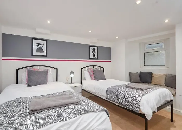 Delightful Central York House